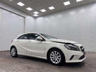 Vaurioauto  passenger cars Mercedes A-klasse 180 Lease Edition Navi Clima 2016/11