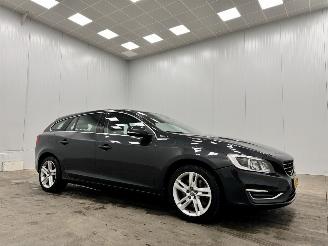skadebil auto Volvo V-60 2.4 D6 Twin engine R-Design Navi Clima 2015/12