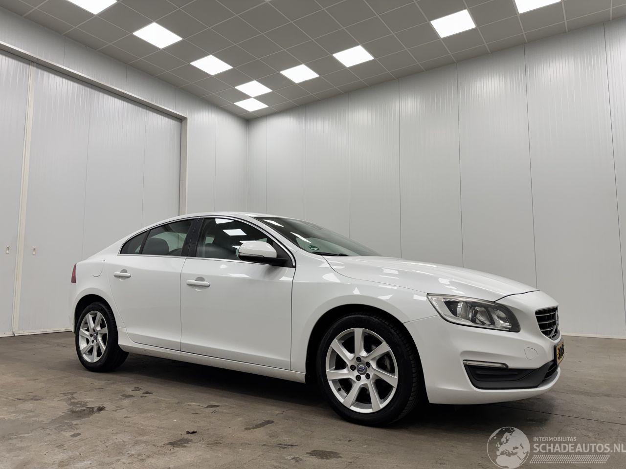 Volvo S-60 2.0 D4 Autom. Momentum Navi Clima