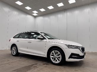 krockskadad bil auto Skoda Octavia Combi 1.4 TSI PHEV Edition Navi Clima 2023/4