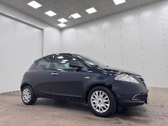 krockskadad bil auto Lancia Ypsilon 0.9 TwinAir Gold Airco 2013/4