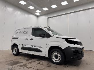 krockskadad bil bedrijf Peugeot Partner 1.5 BlueHDI 73kw Airco 2022/10