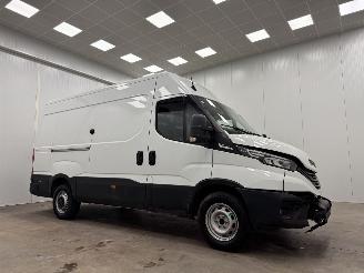 krockskadad bil bedrijf Iveco Daily 35-180 Hi-Matic 3.0 L2H2 Navi Clima 2025/2