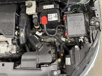 Peugeot 308 SW 1.2 PureTech Allure Navi Clima picture 17