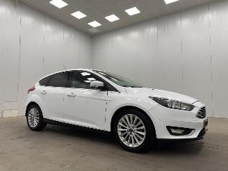 uszkodzony samochody osobowe Ford Focus 1.0 Titamium 5-drs Navi Clima 2016/10