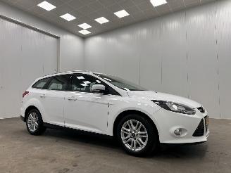 Schadeauto Ford Focus Wagon 1.0 EcoBoost Clima 2013/5