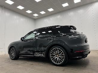Porsche Cayenne 3.0 E-Hybrid Panoramadak Platinum Edition picture 3