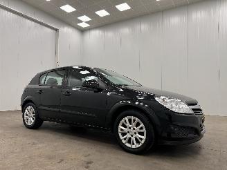 krockskadad bil auto Opel Astra 1.6i Autom. Edition 5-drs Airco 2009/11