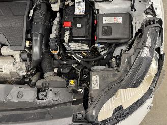 Peugeot 2008 1.2 PureTech Active Navi Clima picture 16