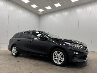 Vaurioauto  passenger cars Kia Ceed Sportswagon 1.6 CRDi DynamicPlusLine Navi Clima 2020/6