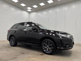 Unfallwagen Mitsubishi Outlander 2.0 PHEV Instyle 4WD Navi Clima 2015/11