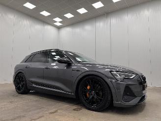 krockskadad bil auto Audi E-tron 55 Quattro S-Line 95 kWh Panoramadak Navi Clima 2022/8