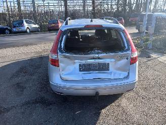 skadebil auto Hyundai I-30 i30 Crosswagon (WWH) Combi 1.6 CVVT 16V (G4FC-G) [93kW] 2009/2