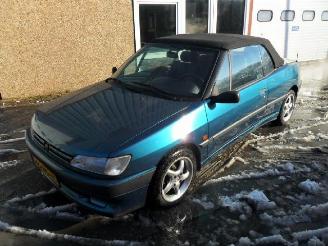 Voiture accidenté Peugeot 306 1.8 cabriolet 1994/5