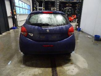 Peugeot 208 1.2 VTI picture 2