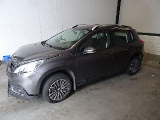Vrakbiler auto Peugeot 2008 1.2 VTI 2015/9