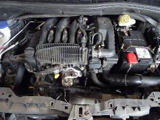 Peugeot 2008 1.2 VTI picture 5
