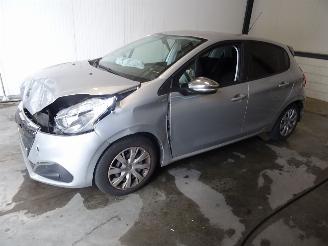 Vrakbiler auto Peugeot 208 1.2 VTI 2015/12