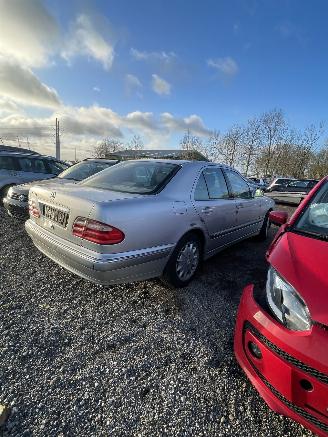 Mercedes E-klasse 240 Elégance picture 3