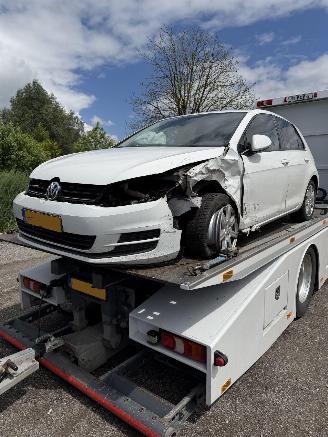 Salvage car Volkswagen Golf 1.2 Tsi 2013/1