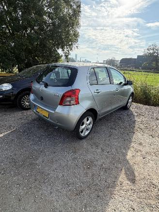 Toyota Yaris 1.3 vvti picture 3