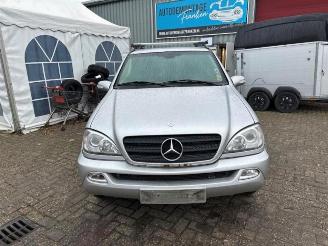 Mercedes ML ML I (163), SUV, 1998 / 2005 270 2.7 CDI 20V picture 2