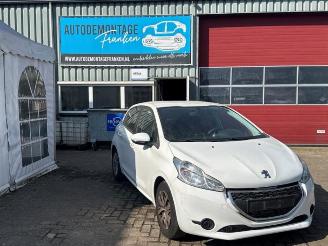 Coche siniestrado Peugeot 208 208 I (CA/CC/CK/CL), Hatchback, 2012 / 2019 1.2 Vti 12V PureTech 82 2014/10