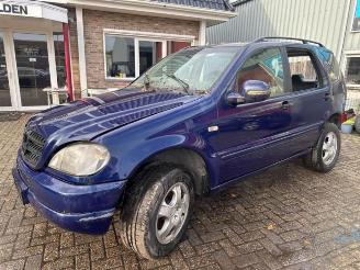 Mercedes ML ML I (163), SUV, 1998 / 2005 320 3.2 V6 18V Autom. picture 3