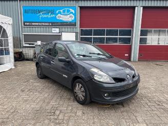 Vrakbiler auto Renault Clio Clio III (BR/CR), Hatchback, 2005 / 2014 1.5 dCi 70 2007/10
