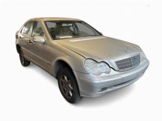 Salvage car Mercedes C-klasse C (W203), Sedan, 2000 / 2007 2.0 C-180 16V 2001