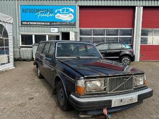 Coche siniestrado Volvo 265  1980