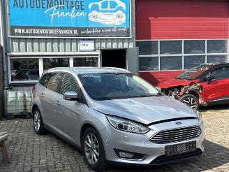 Coche siniestrado Ford Focus Focus 3 Wagon, Combi, 2010 / 2020 1.0 Ti-VCT EcoBoost 12V 125 2015/12