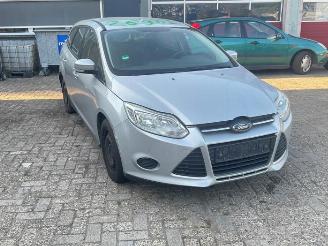 Damaged car Ford Focus Focus 3 Wagon, Combi, 2010 / 2020 1.6 TDCi 2011/8