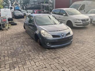 demontáž osobní automobily Renault Clio Clio III (BR/CR), Hatchback, 2005 / 2014 1.4 16V 2006/9