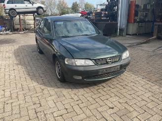 Vrakbiler auto Opel Vectra Vectra B (36), Sedan, 1995 / 2002 1.6 16V Ecotec 1998/4