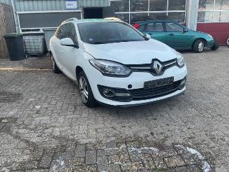 Vrakbiler auto Renault Mégane Megane III Grandtour (KZ), Combi 5-drs, 2008 / 2016 1.2 16V TCE 115 2014/9