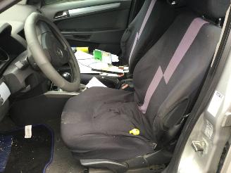 Opel Astra 1.7 CDTi break picture 10