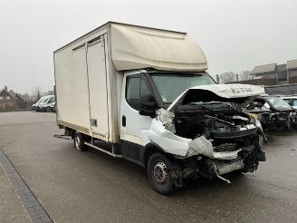 dañado camiones Iveco Daily 2.3 Koffer met laadklep 2020/4