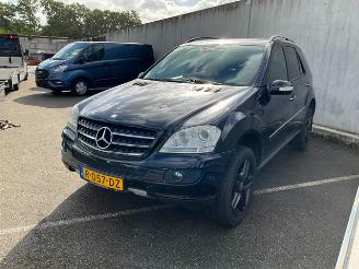 Unfallwagen Mercedes M-klasse ML 350 2005/6
