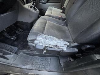 Peugeot Expert 231S 2.0 BlueHDI 120 Premium Pack | Storing AdBlue picture 18