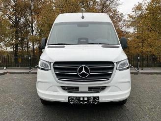 Mercedes Sprinter 317 L2H2 RWD 3.5T AHK Stoelverw. Voorruitverw. | Leder picture 22
