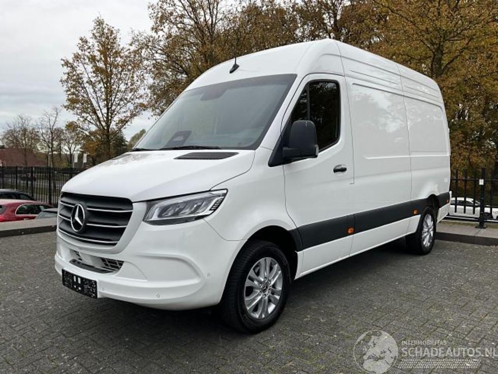 Mercedes Sprinter 317 L2H2 RWD 3.5T AHK Stoelverw. Voorruitverw. | Leder