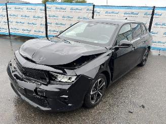 uszkodzony samochody osobowe Opel Astra Sports Tourer GS 1.2 Turbo (96 KW) 360° | Sitzh. 2025/2