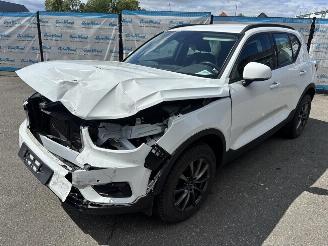 skadebil auto Volvo XC40 T3 Momentum Pro 2WD 120 KW 2019/5