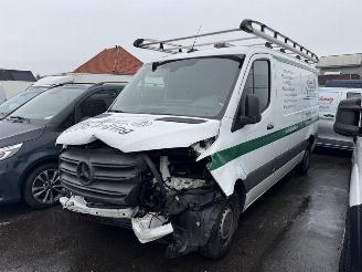 skadebil bedrijf Mercedes Sprinter 317 L2H1 2020/12