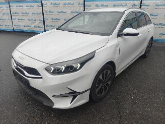 Coche accidentado Kia Ceed Attract 1.5t AUT NAV 2025/10