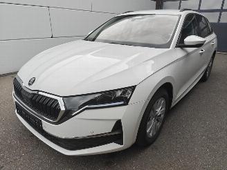 damaged passenger cars Skoda Octavia Combi 1.5 TSI mHEV 110 kW Selection DSG 2026/4