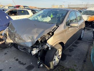  Peugeot 208  2013/2