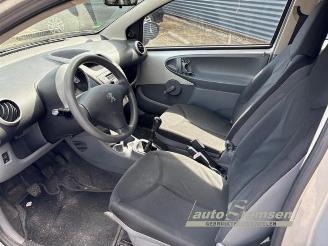 Peugeot 107 107, Hatchback, 2005 / 2014 1.0 12V picture 9