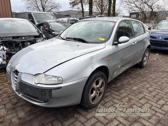 Vrakbiler auto Alfa Romeo 147 147 (937), Hatchback, 2000 / 2010 1.6 Twin Spark 16V 2002/3